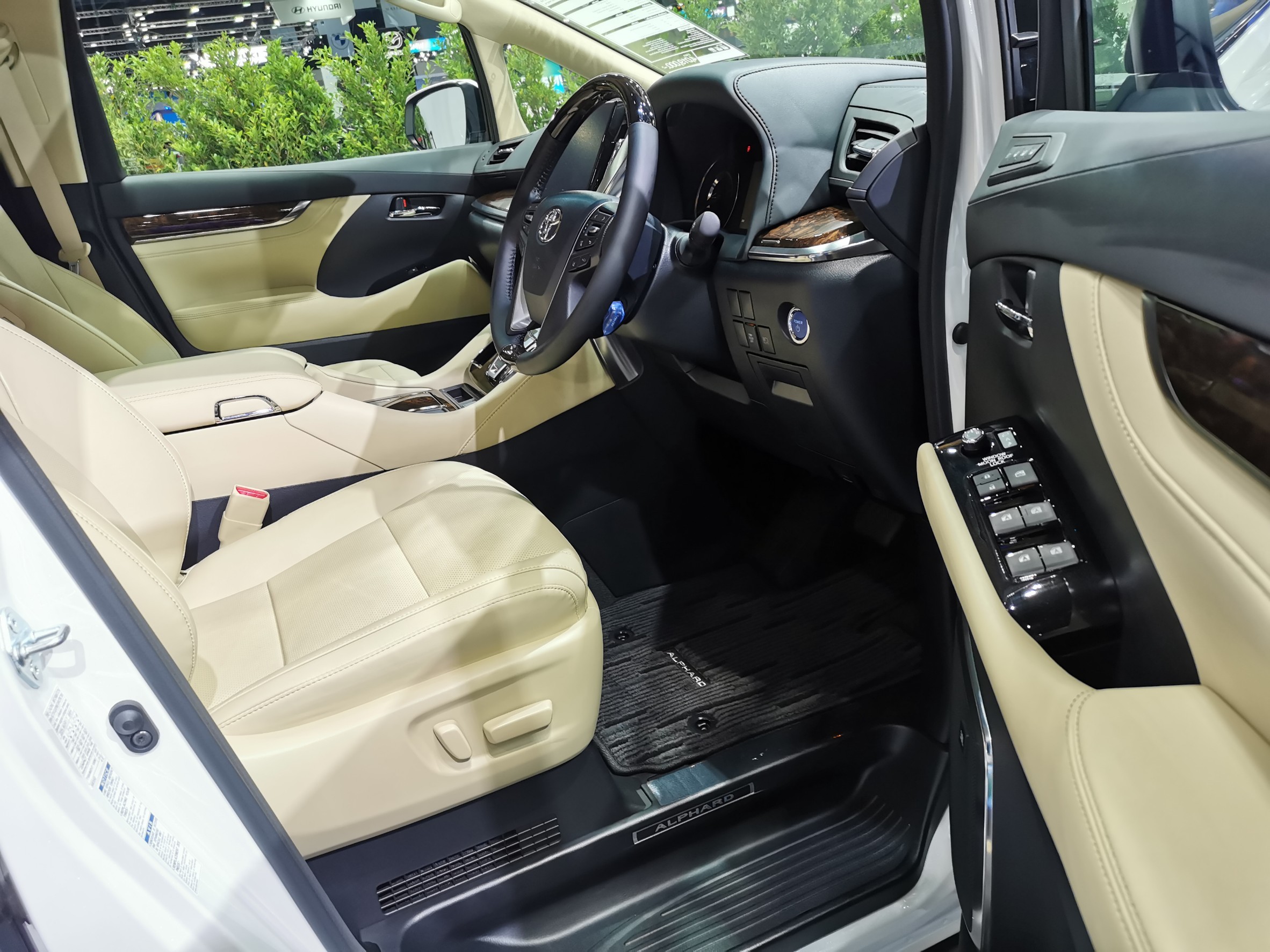 รูปภาพ โตโยต้า Toyota Alphard Vellfire 2.5 ปี 2020