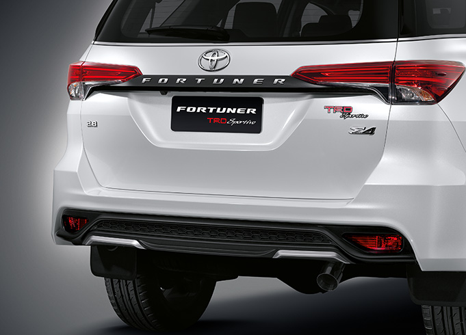 Toyota Fortuner 2.8 TRD Sportivo 2WD AT MY2018 โตโยต้า ฟอร์จูนเนอร์ ปี 2018 : ภาพที่ 10