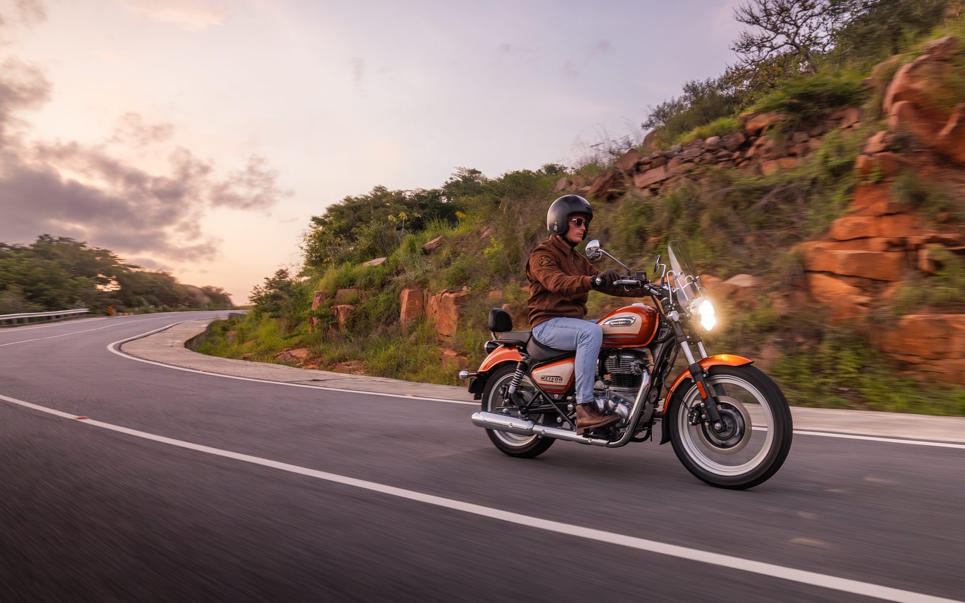 รูปภาพ โรยัล เอ็นฟีลด์ Royal Enfield Meteor 350 Sundowner Orange ปี 2026