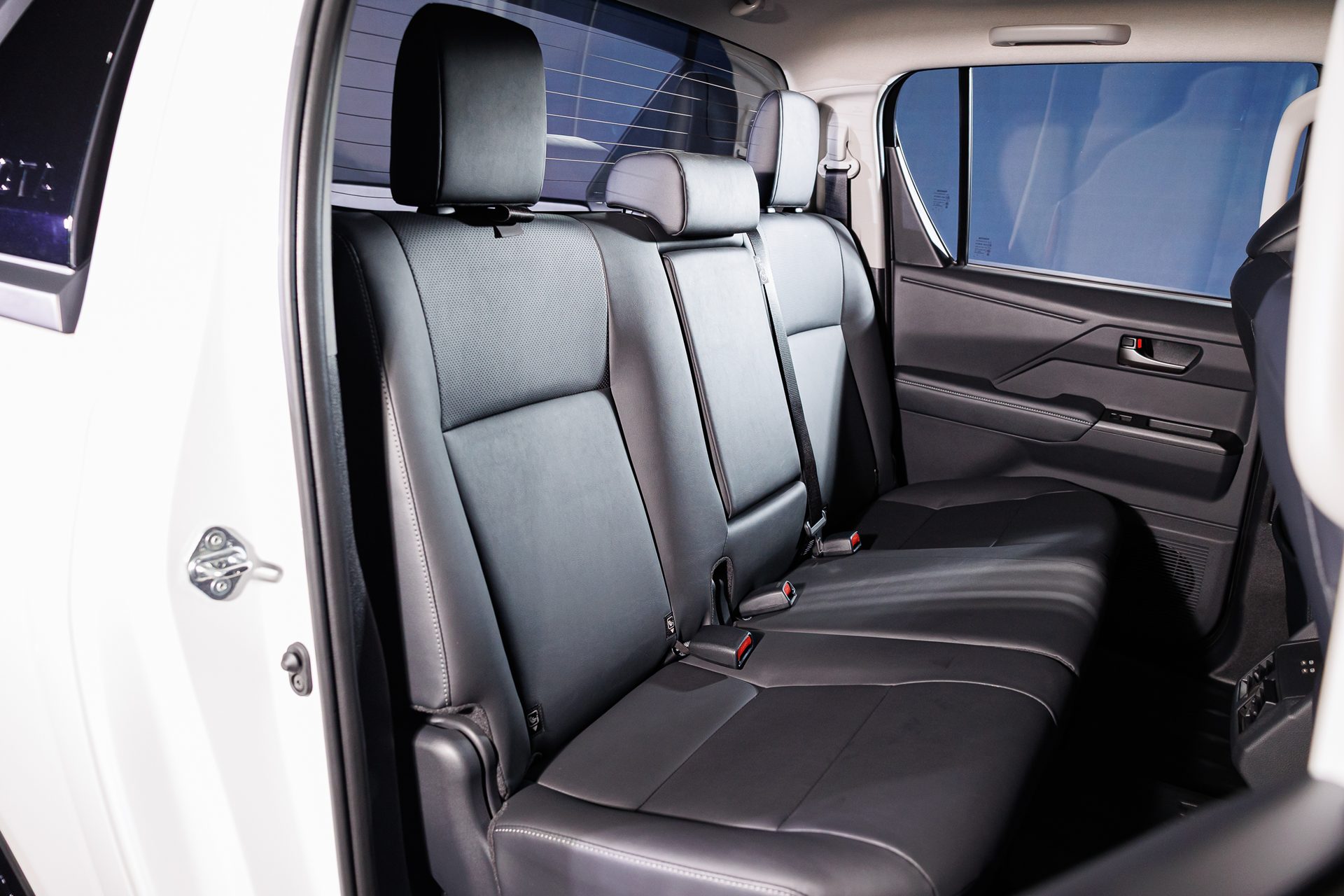 รูปภาพ โตโยต้า Toyota Hilux Travo Double Cab Prerunner 2.8 Overland Plus AT ปี 2025