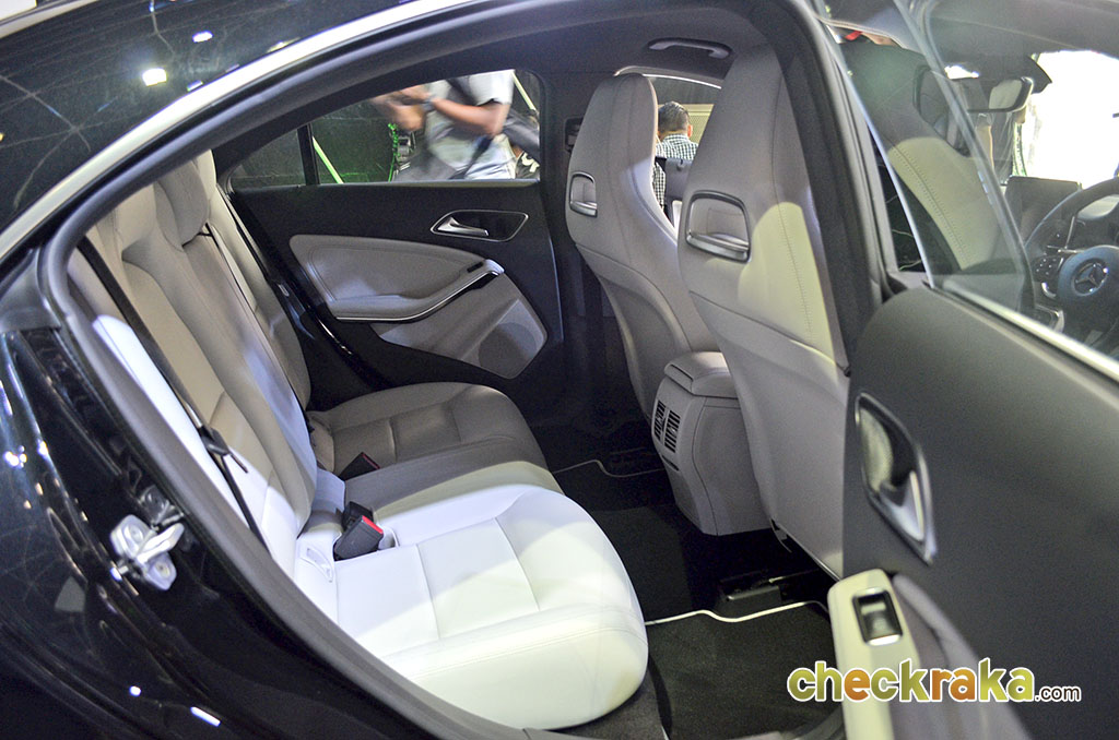 Mercedes-benz CLA-Class CLA 200 Urban เมอร์เซเดส-เบนซ์ ปี 2015 : ภาพที่ 17