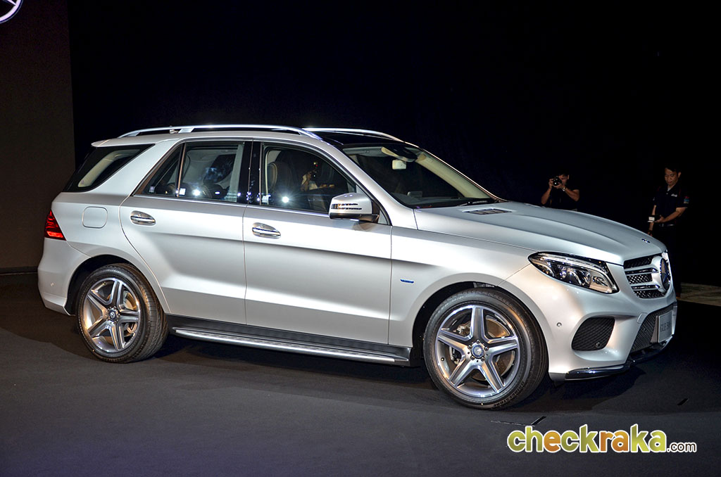 Mercedes-benz GLE-Class GLE 500 e 4MATIC AMG Dynamic เมอร์เซเดส-เบนซ์ จีแอลอี ปี 2016 : ภาพที่ 9