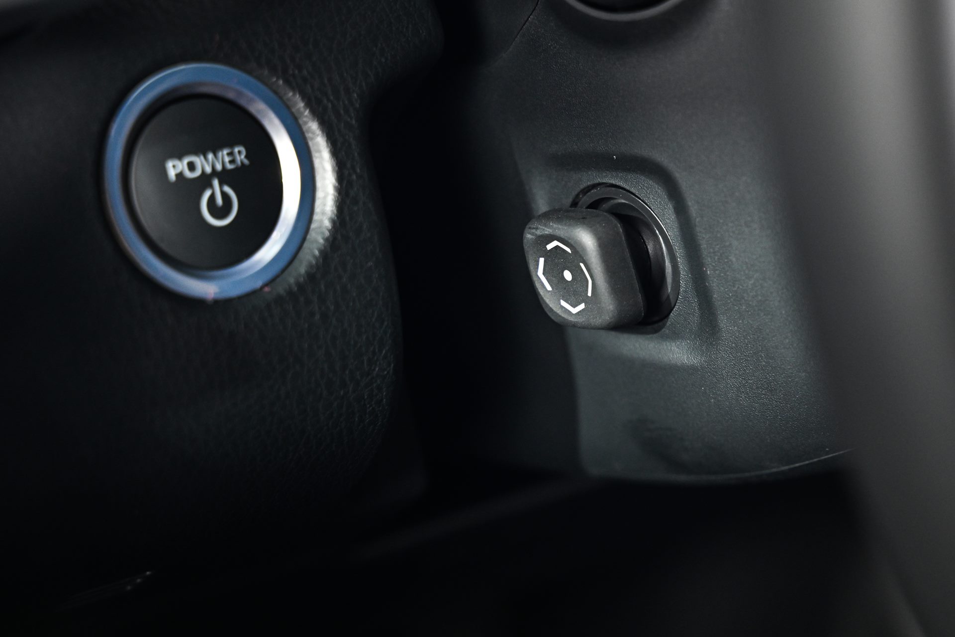 รูปภาพ โตโยต้า Toyota Camry HEV Premium ปี 2024