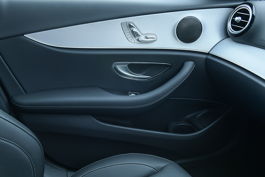 รูปภาพ เมอร์เซเดส-เบนซ์ Mercedes-benz E-Class 220 d AMG Sport ปี 2021