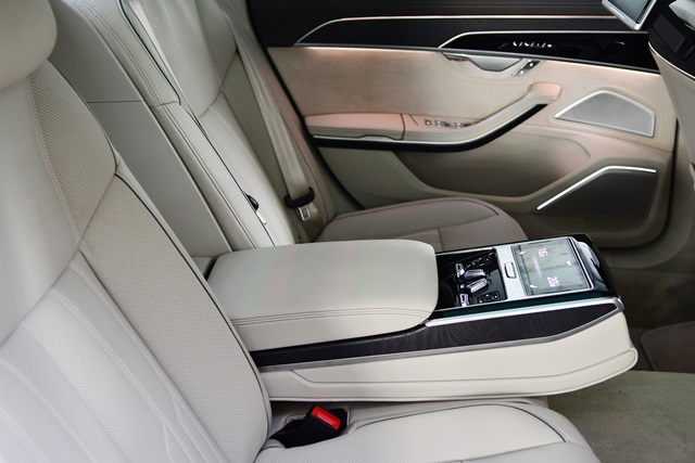 Audi A8 L 55 TFSI quattro Prestige อาวดี้ เอ8 ปี 2018 : ภาพที่ 11
