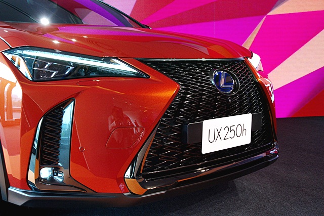 Lexus UX 250h Grand Luxury เลกซัส ปี 2019 : ภาพที่ 3