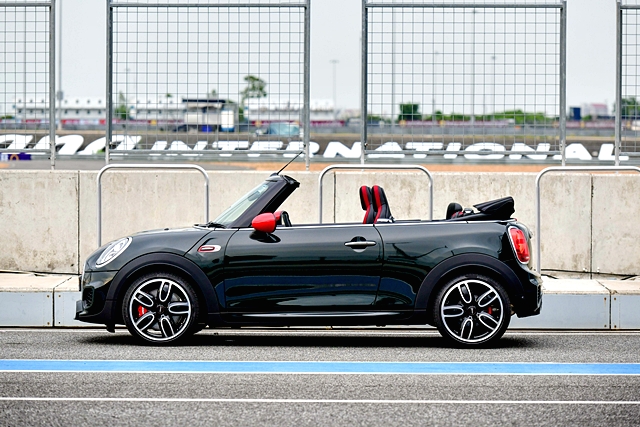 Mini John Cooper Works Convertible มินิ จอห์น คูเปอร์ เวิร์กส์ ปี 2021 : ภาพที่ 2