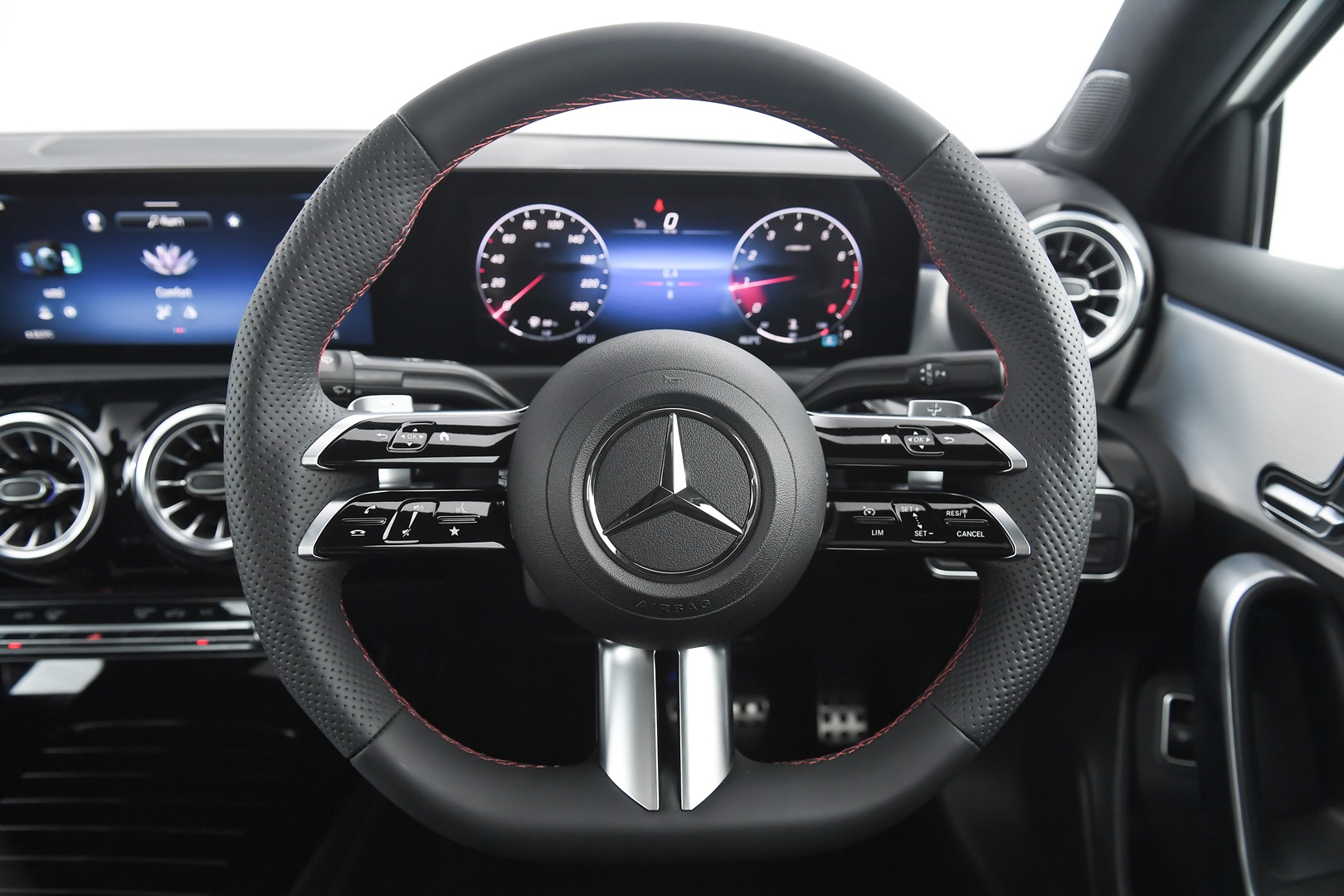 รูปภาพ เมอร์เซเดส-เบนซ์ Mercedes-benz A-Class A 200 AMG Dynamic ปี 2023