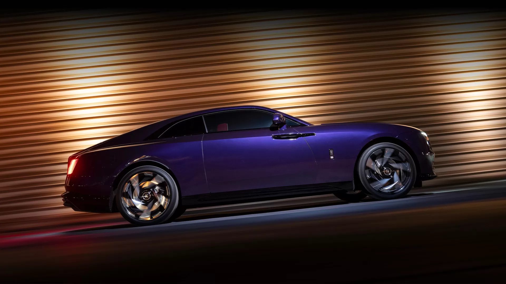 รูปภาพ โรลส์-รอยซ์ Rolls-Royce Black Badge Spectre ปี 2025