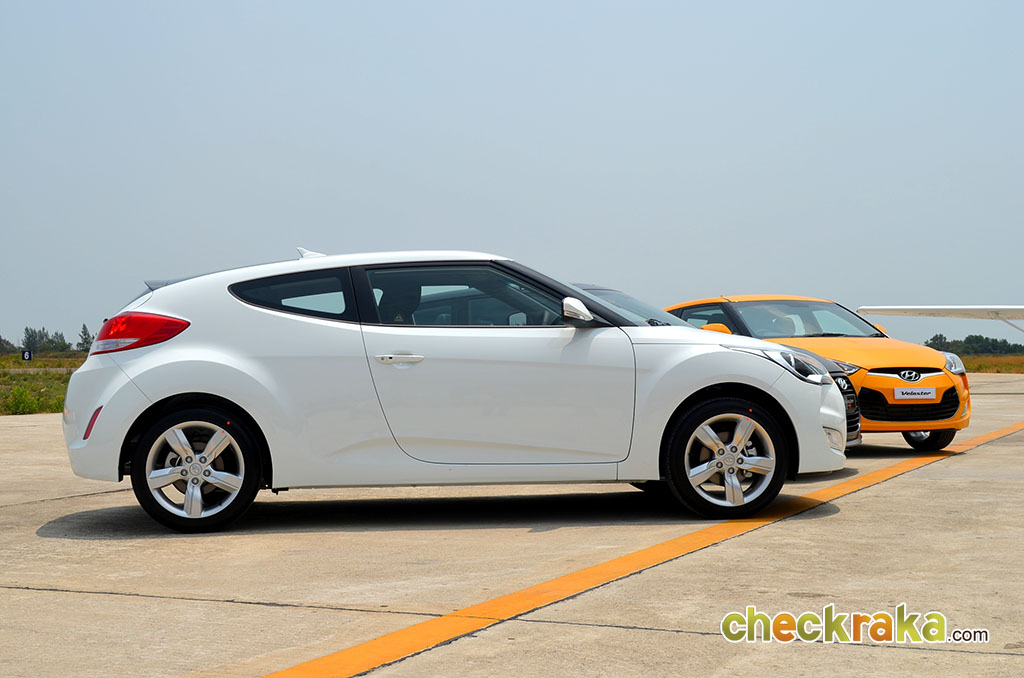 Hyundai Veloster Standard ฮุนได เวลอสเตอร์ ปี 2013 : ภาพที่ 10