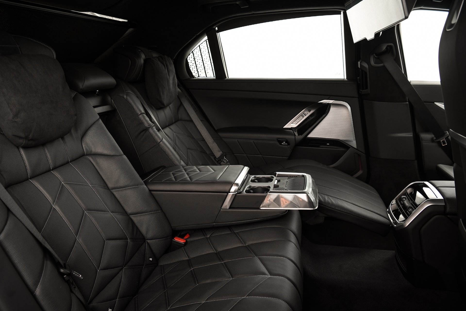 BMW Series 7 750e xDrive M Sport บีเอ็มดับเบิลยู ซีรีส์7 ปี 2023 : ภาพที่ 10