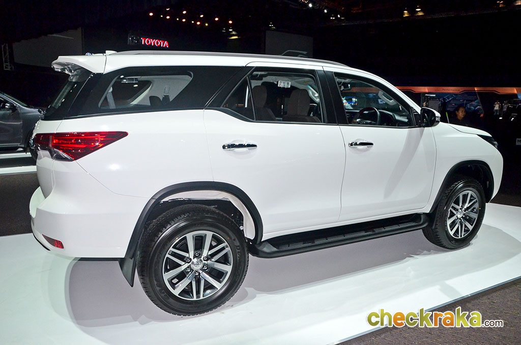 Toyota Fortuner 2.4G 2WD MT โตโยต้า ฟอร์จูนเนอร์ ปี 2015 : ภาพที่ 12