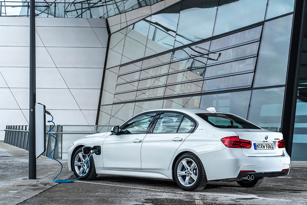 BMW Series 3 330e Sport บีเอ็มดับเบิลยู ซีรีส์3 ปี 2018 : ภาพที่ 3