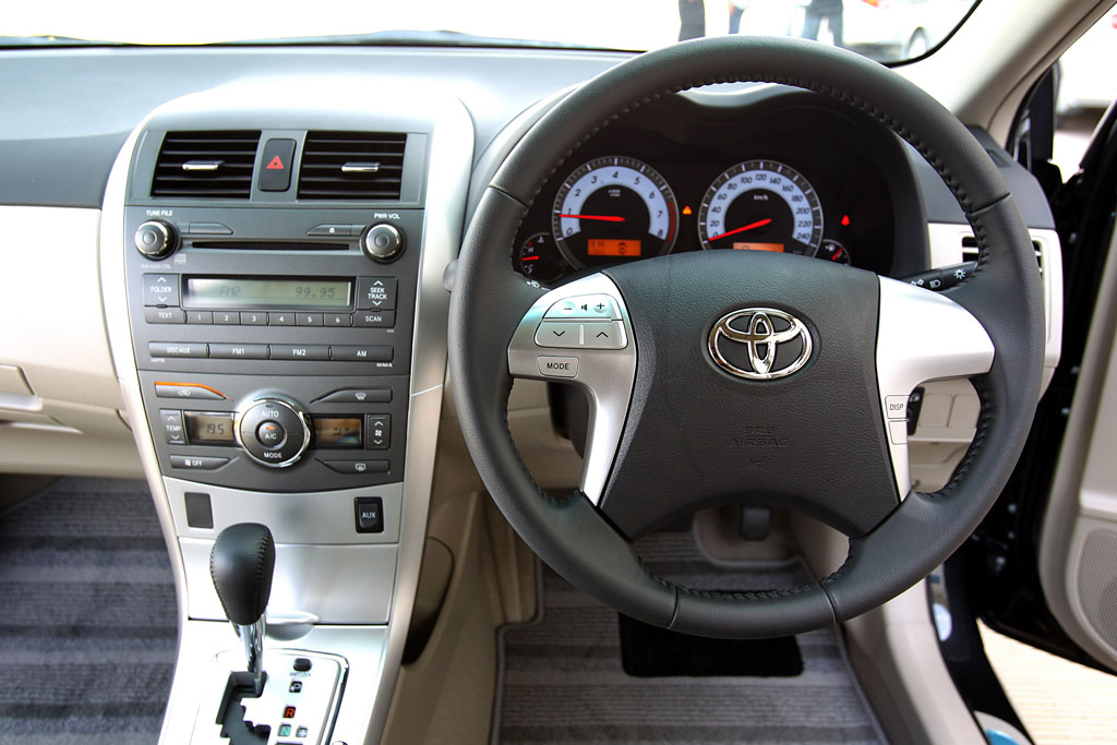 รูปภาพ โตโยต้า Toyota Altis (Corolla) 2.0 V ปี 2010