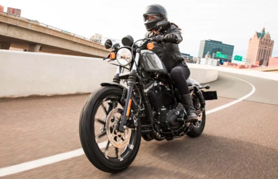 Harley-Davidson Cruiser Iron 883 ฮาร์ลีย์-เดวิดสัน สปอร์ตสเตอร์ ปี 2022 : ภาพที่ 2