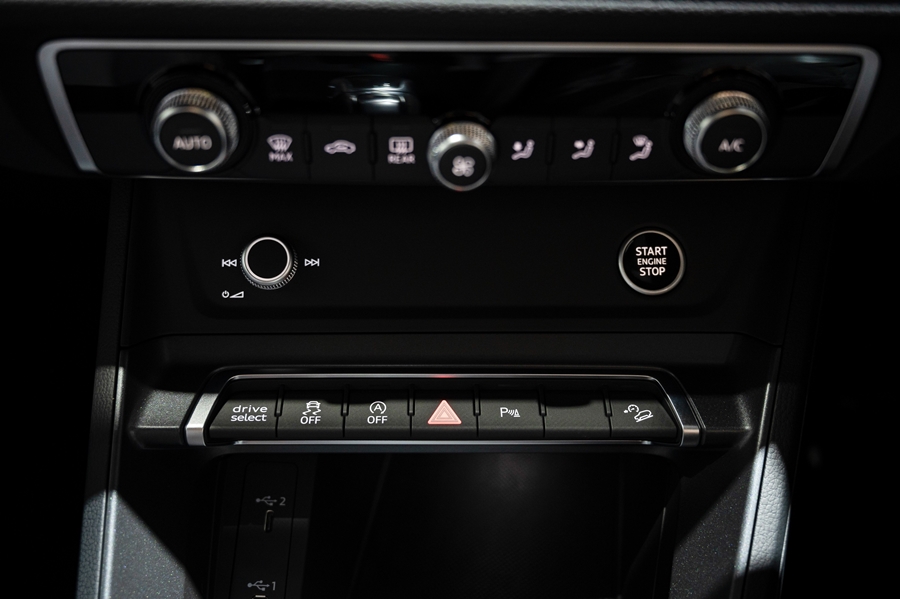 Audi Q3 40 TFSI quattro S Line Black Edition อาวดี้ คิว3 ปี 2021 : ภาพที่ 9