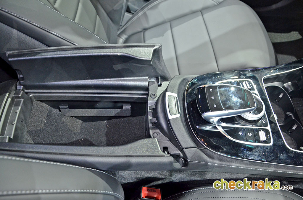 รูปภาพ เมอร์เซเดส-เบนซ์ Mercedes-benz E-Class E 220 D AMG Dynamic ปี 2016