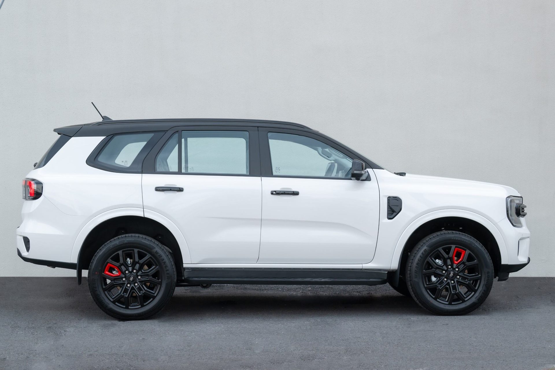 รูปภาพ ฟอร์ด Ford Everest 2.0L Turbo Sport Special Edition 4x2 6AT ปี 2025