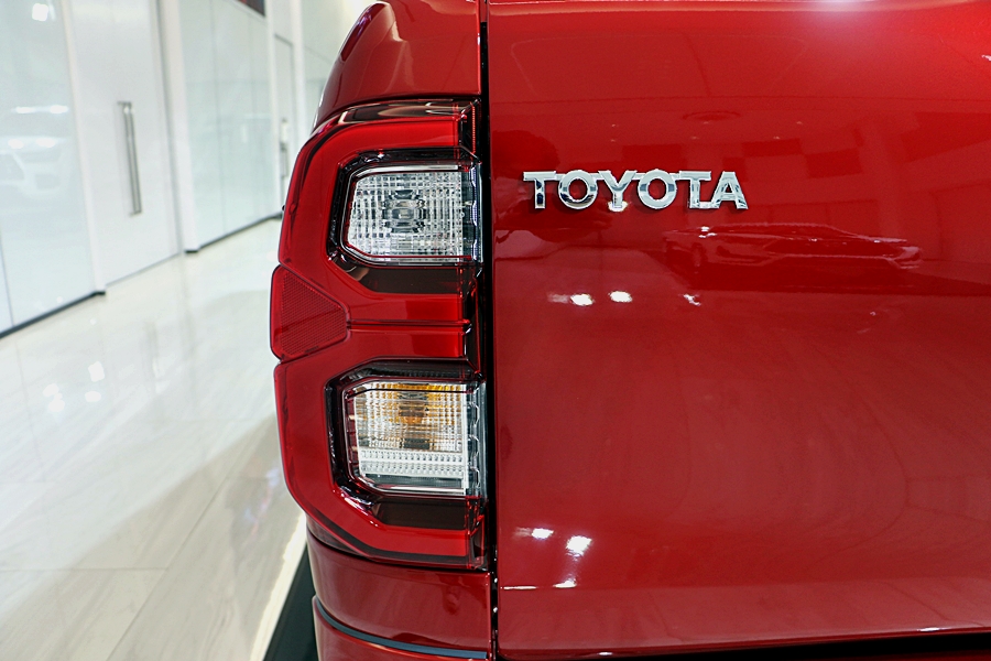 รูปภาพ โตโยต้า Toyota Revo GR Sport 2.8 AT Lo-Floor ปี 2022