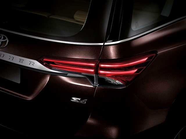 รูปภาพ โตโยต้า Toyota Fortuner 2.4V 4WD MY 2017 ปี 2017