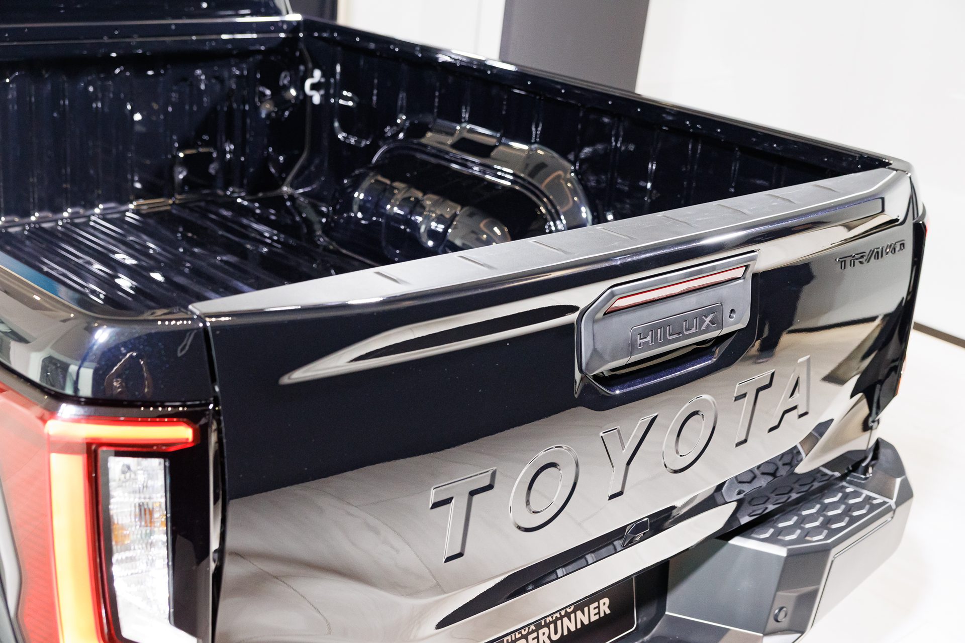 รูปภาพ โตโยต้า Toyota Hilux Travo Smart Cab Prerunner 2.8 Premium AT ปี 2025