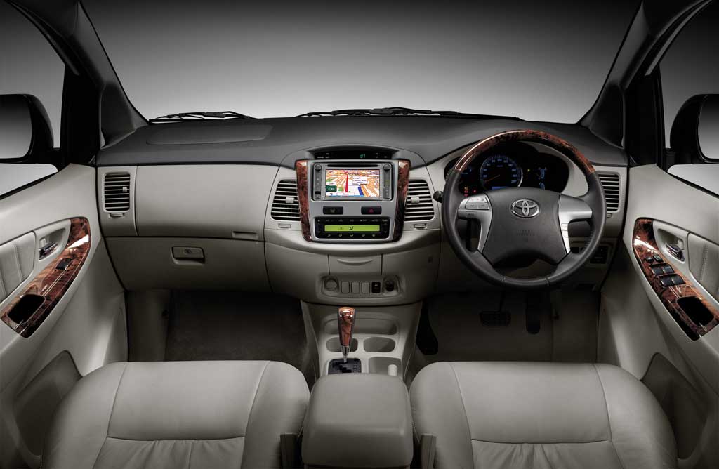 Toyota Innova 2.0 E M/T โตโยต้า อินโนว่า ปี 2012 : ภาพที่ 2