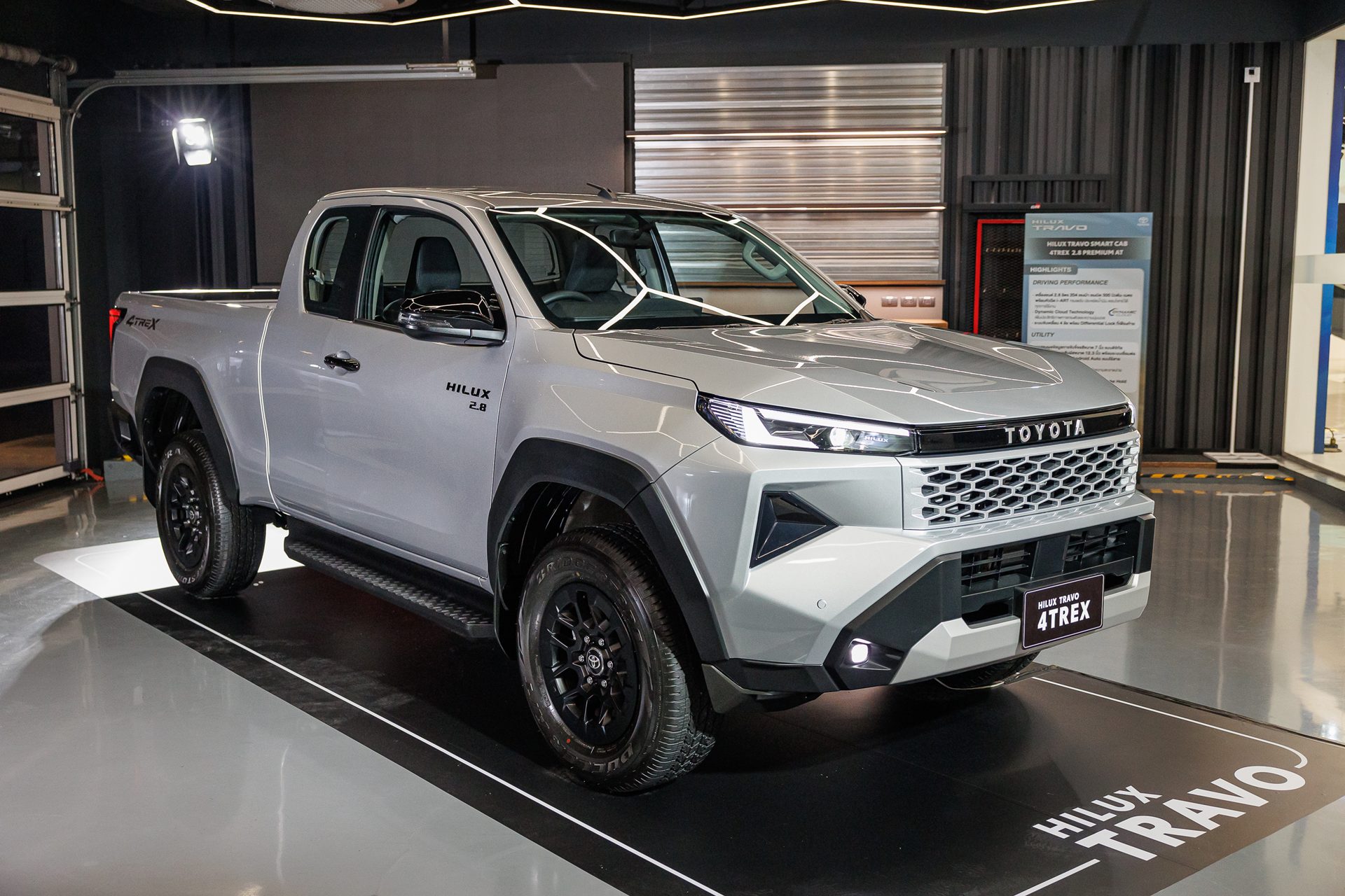 รูปภาพ โตโยต้า Toyota Hilux Travo Smart Cab 4TREX 2.8 Premium MT ปี 2025