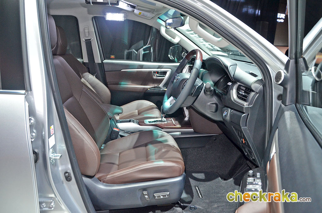 Toyota Fortuner 2.7V 2WD AT โตโยต้า ฟอร์จูนเนอร์ ปี 2015 : ภาพที่ 12