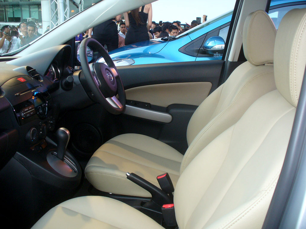 รูปภาพ มาสด้า Mazda 2 Elegance Spirit AT ปี 2012