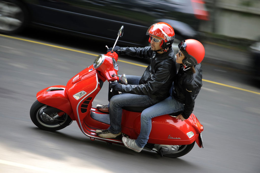 รูปภาพ เวสป้า Vespa GTS 300 ie Super (Urban Sports) ปี 2012