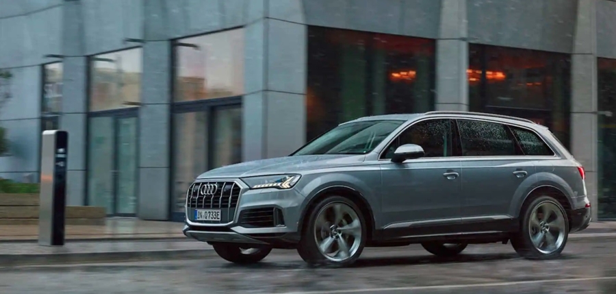 Audi Q7 60 TFSI e quattro S line Black Edition อาวดี้ คิว7 ปี 2022 : ภาพที่ 3