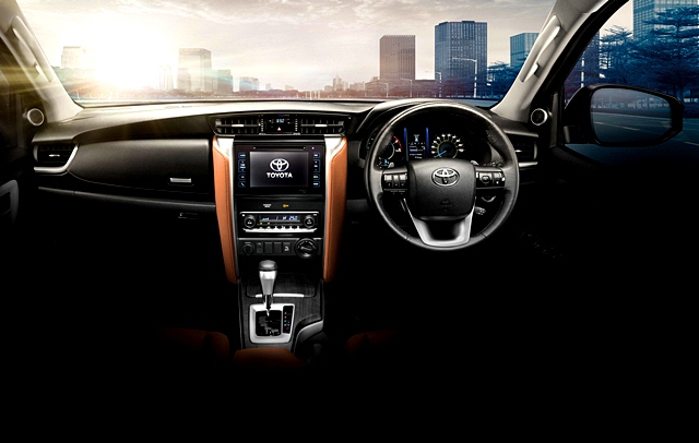 รูปภาพ โตโยต้า Toyota Fortuner 2.4V 4WD MY 2017 ปี 2017