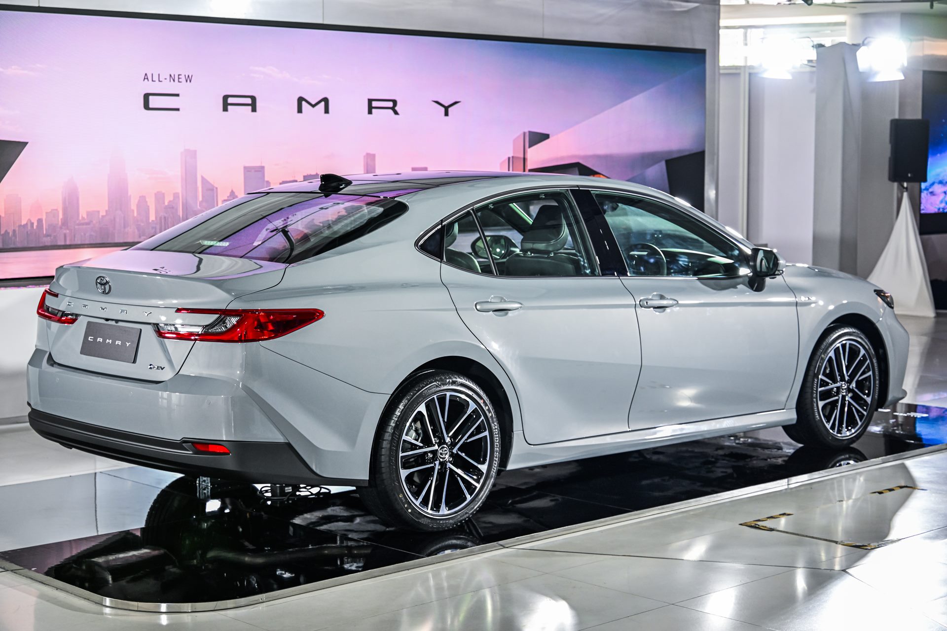รูปภาพ โตโยต้า Toyota Camry HEV Premium ปี 2024