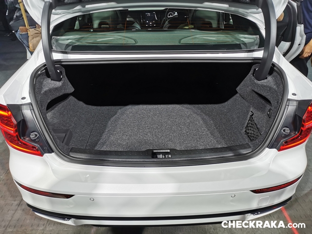 Volvo S60 Recharge Plug-in Hybrid R-Design วอลโว่ เอส60 ปี 2022 : ภาพที่ 18