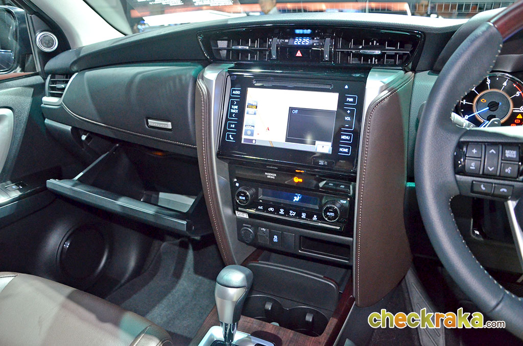 Toyota Fortuner 2.8V 2WD AT โตโยต้า ฟอร์จูนเนอร์ ปี 2015 : ภาพที่ 14