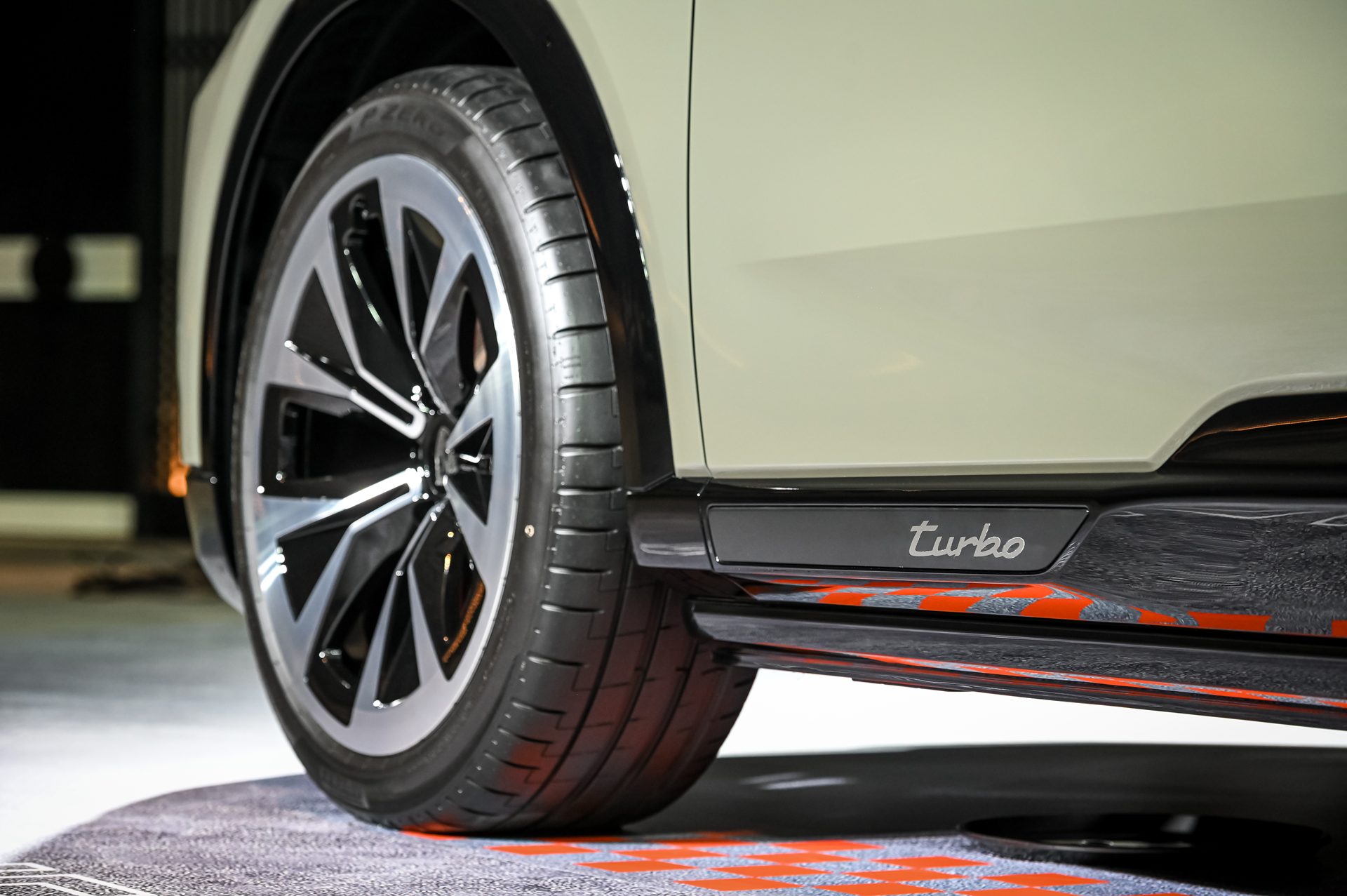 รูปภาพ ปอร์เช่ Porsche Cayenne Turbo Electric ปี 2026