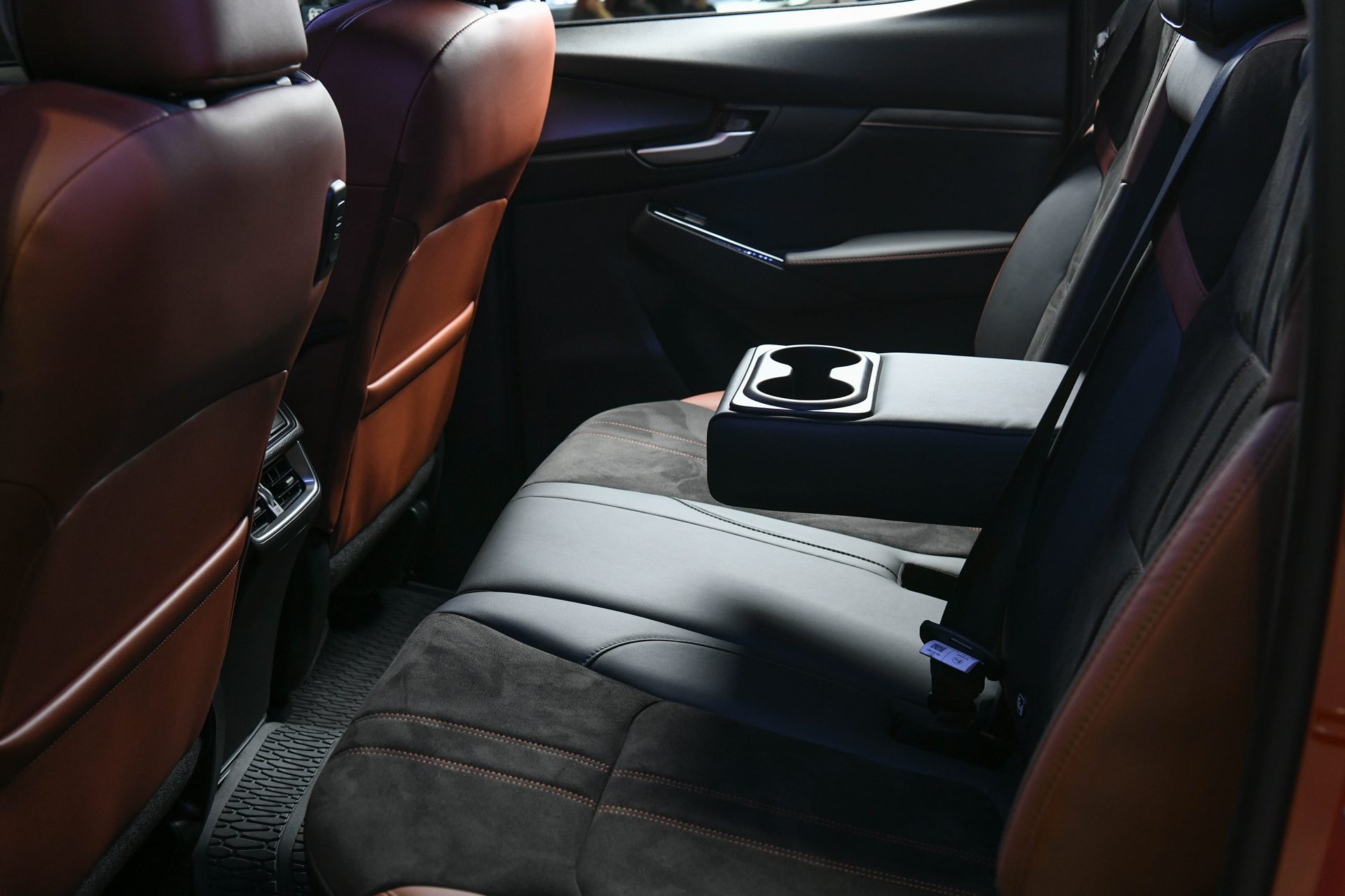 รูปภาพ มาสด้า Mazda BT-50 DBL 3.0 XTR 4X4 6AT ปี 2024