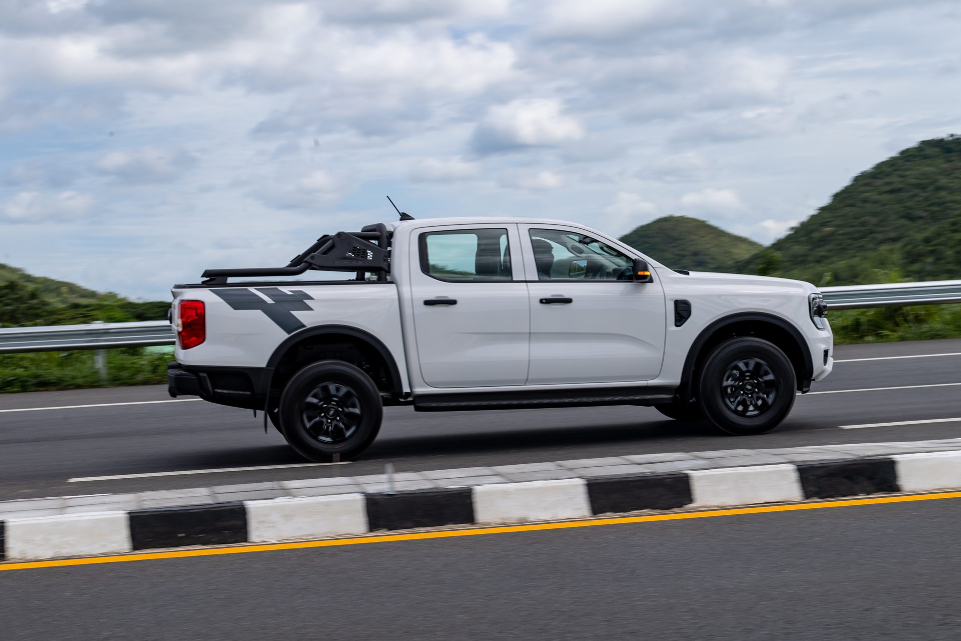 รูปภาพ ฟอร์ด Ford Ranger Double Cab XLS Extra Pack 2.0L Turbo HR 6AT ปี 2025