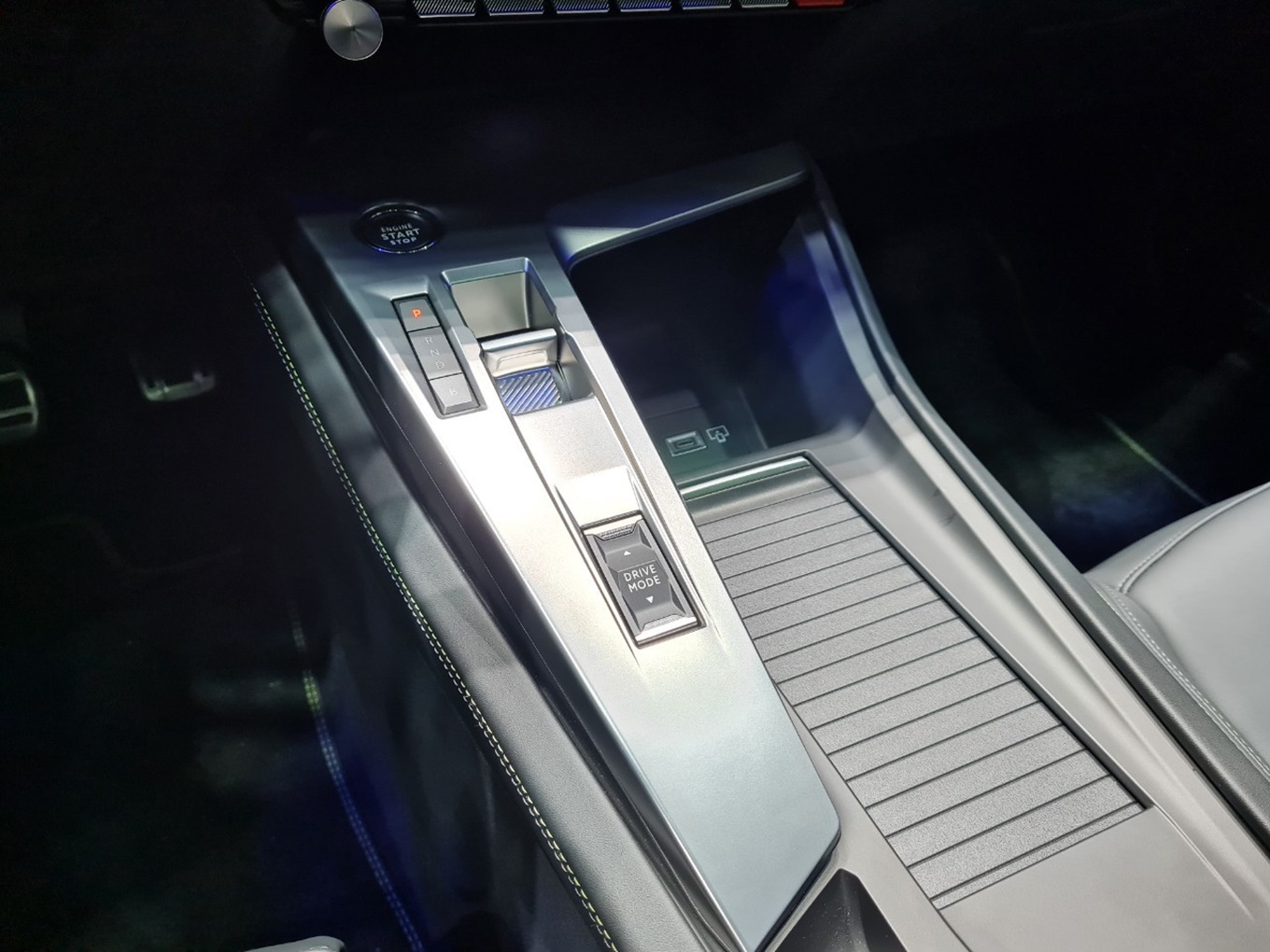 รูปภาพ เปอโยต์ Peugeot 408 PHEV ปี 2023