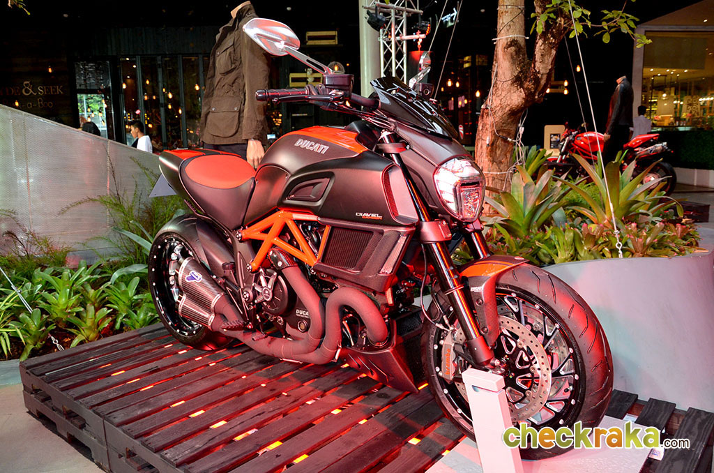 รูปภาพ ดูคาติ Ducati Diavel Carbon ปี 2014