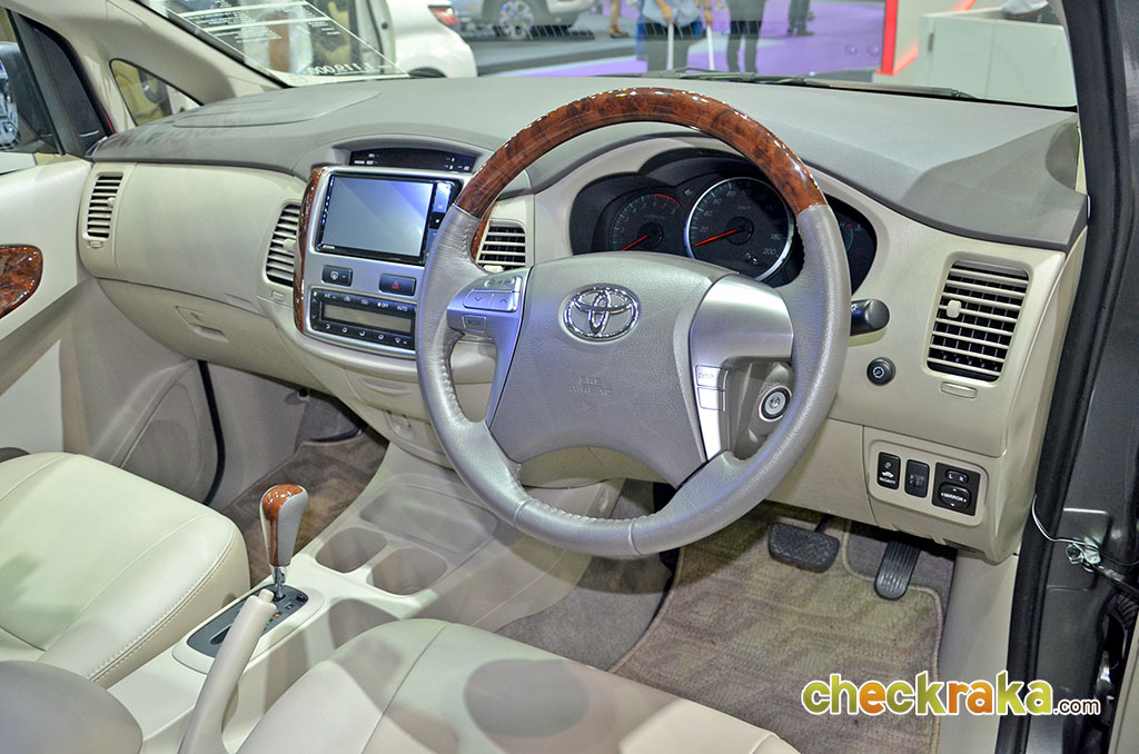 Toyota Innova 2.0 E M/T โตโยต้า อินโนว่า ปี 2012 : ภาพที่ 8