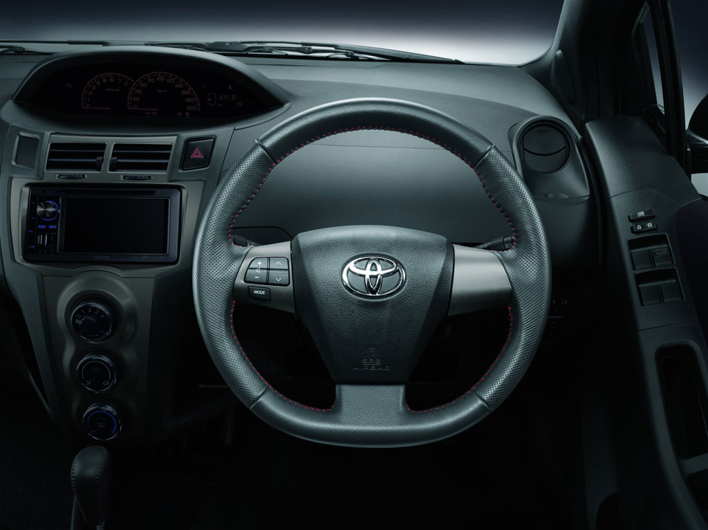 รูปภาพ โตโยต้า Toyota Yaris RS ปี 2012