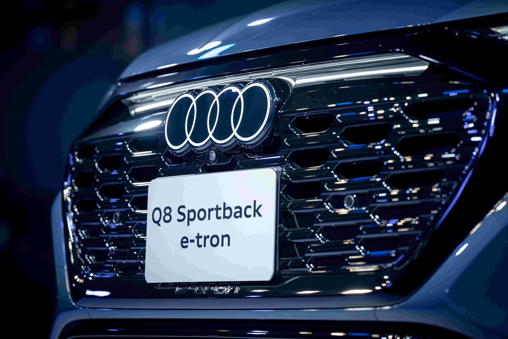 รูปภาพ อาวดี้ Audi Q8 Sportback e-tron 55 quattro S line Black edition ปี 2023
