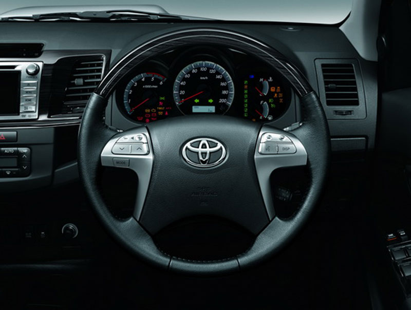 Toyota Fortuner 2.5 V A/T โตโยต้า ฟอร์จูนเนอร์ ปี 2013 : ภาพที่ 6