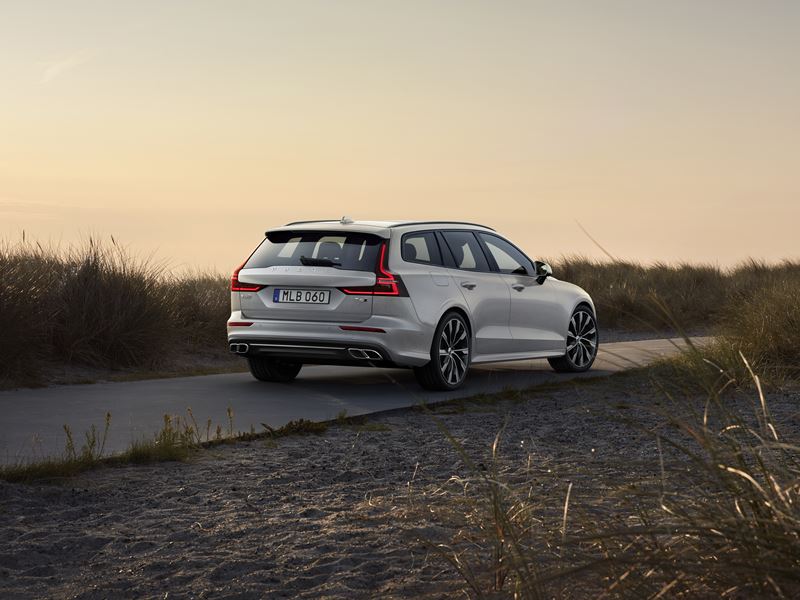 รูปภาพ วอลโว่ Volvo V60 Recharge Plug-in Hybrid R-Design Expression ปี 2022