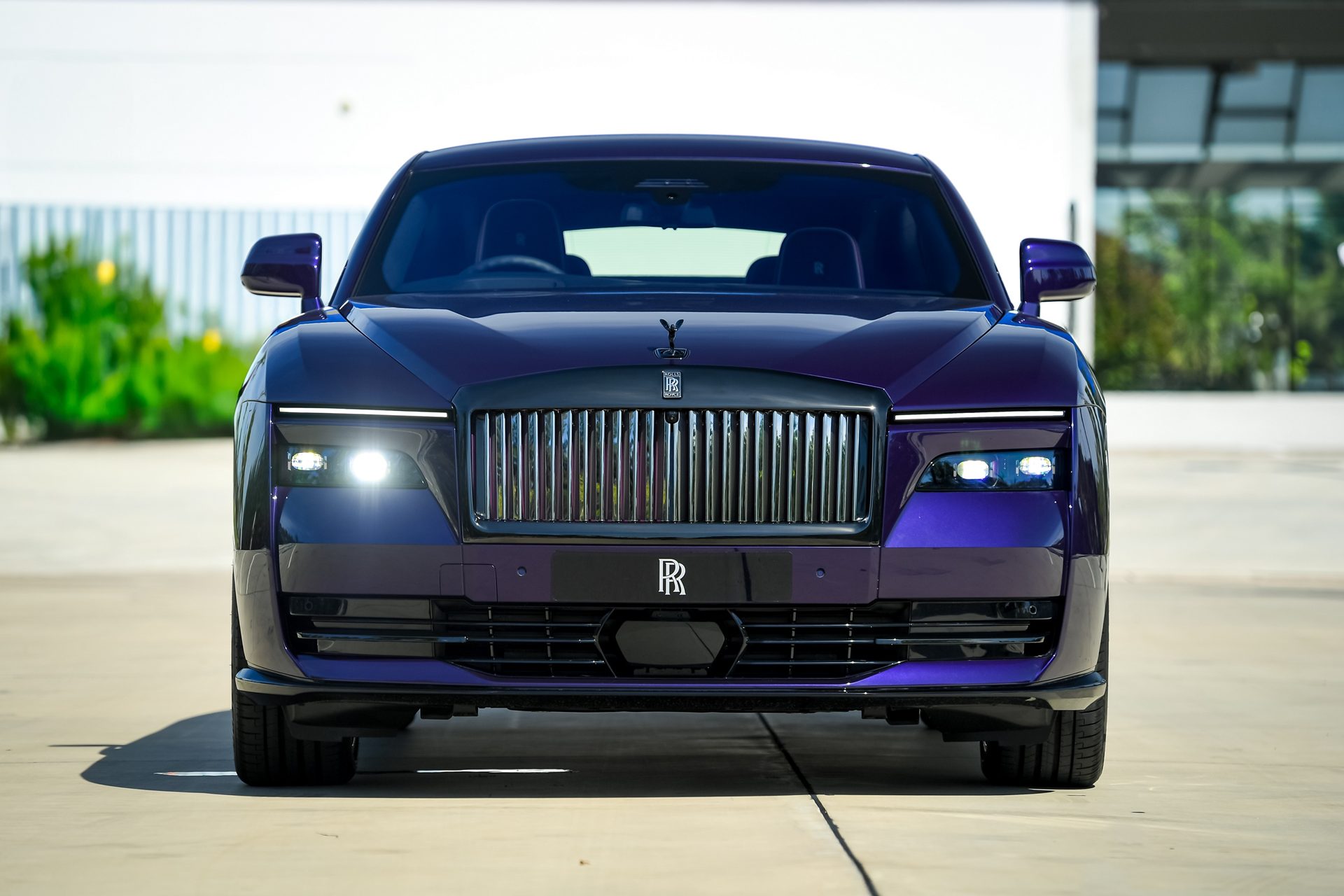 รูปภาพ โรลส์-รอยซ์ Rolls-Royce Black Badge Spectre ปี 2025