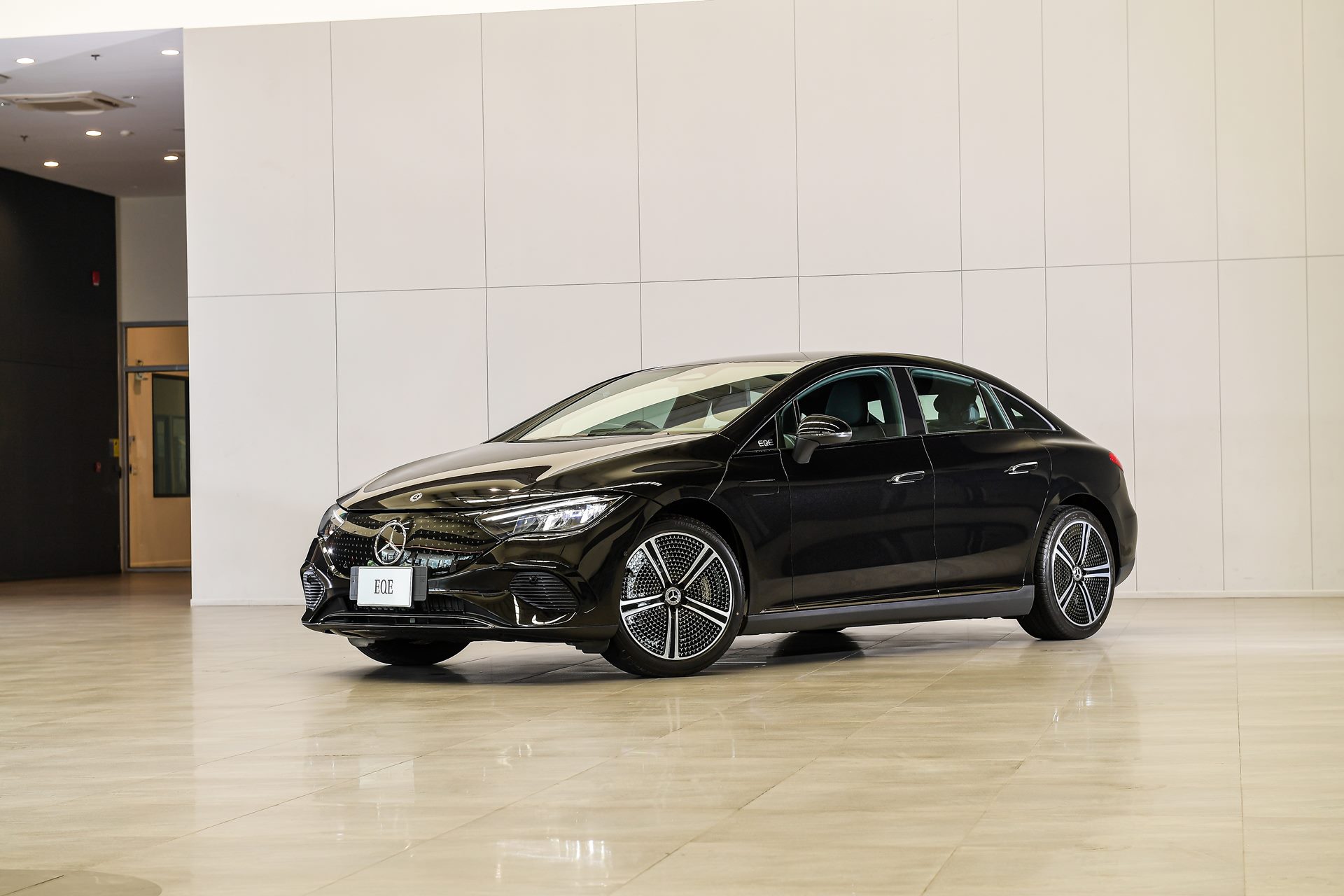 รูปภาพ เมอร์เซเดส-เบนซ์ Mercedes-benz EQ EQE 300 ปี 2024