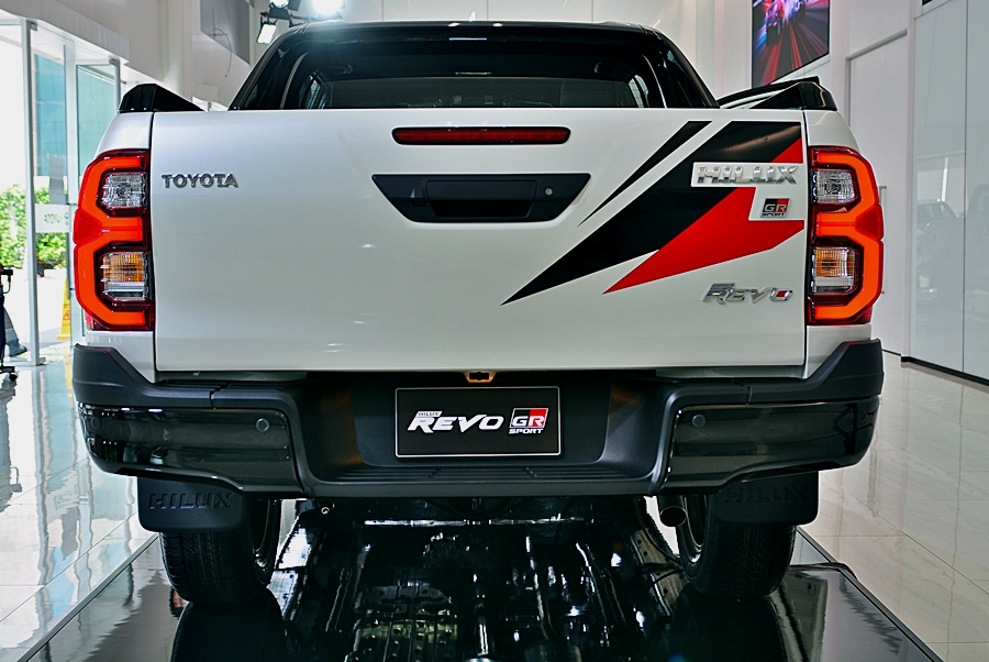 รูปภาพ โตโยต้า Toyota Revo GR Sport 2.8 AT Hi-Floor 4X4 ปี 2021