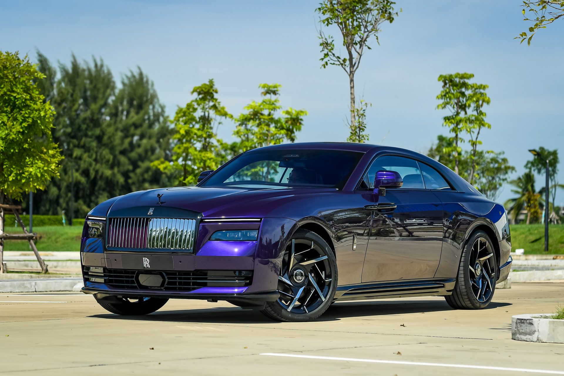 รูปภาพ โรลส์-รอยซ์ Rolls-Royce Black Badge Spectre ปี 2025