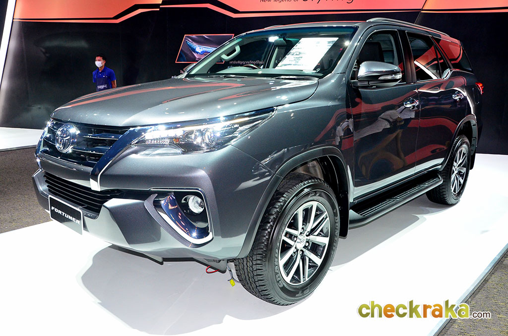 Toyota Fortuner 2.8V 2WD AT โตโยต้า ฟอร์จูนเนอร์ ปี 2015 : ภาพที่ 9